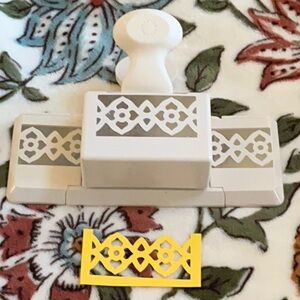 Large EK Success Martha Stewart Crafts  Edge For Get Me Not Punch